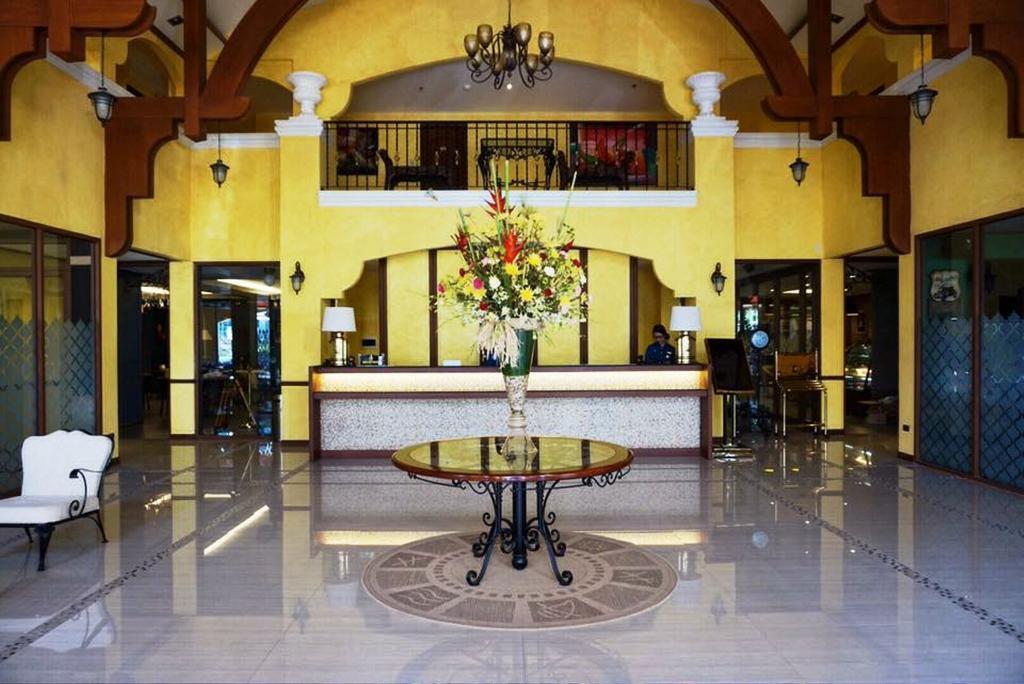 The Pepperland Hotel Legazpi Bagian luar foto